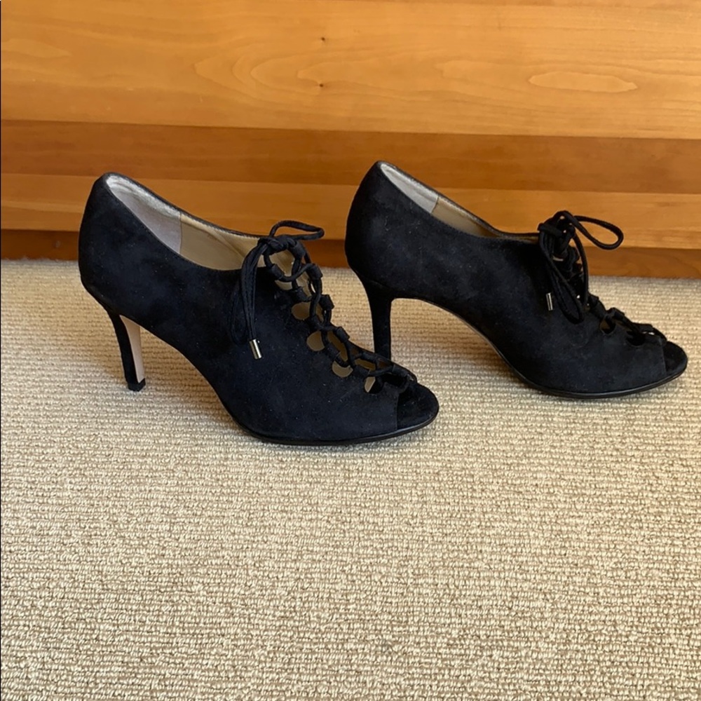 Neumann Marcus Heels